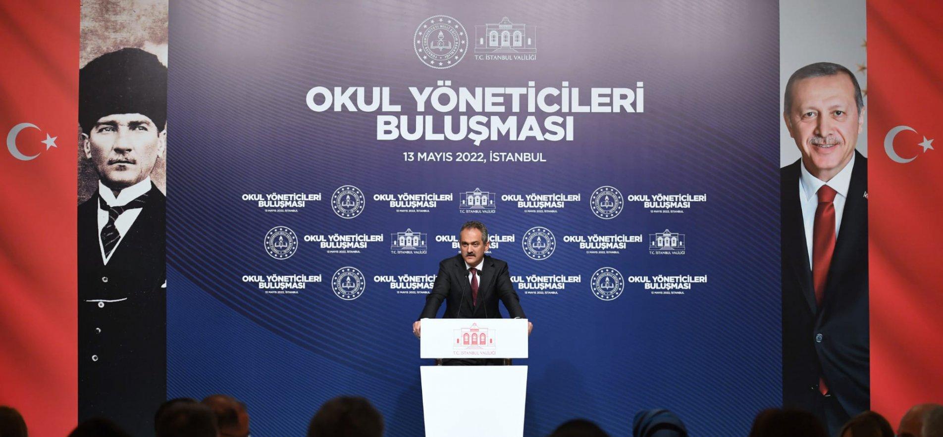 BAKAN ÖZER, TARİH, KÜLTÜR VE MEDENİYET BİLİNCİ SEMİNERİ'NİN KAPANIŞ TÖRENİ'NE KATILDI