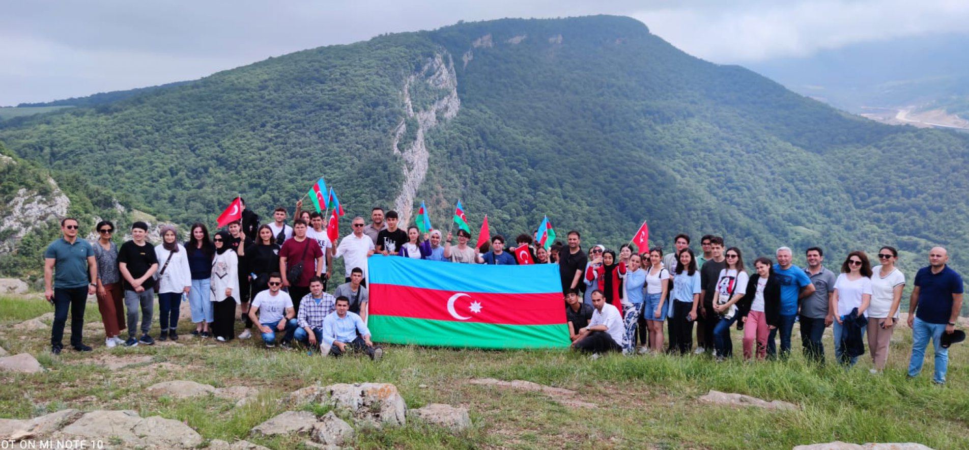 TÜRKİYE VE AZERBAYCAN ARASINDAKİ KARDEŞLİK KÖPRÜSÜ, ÖĞRENCİLERİN KARŞILIKLI ZİYARETLERİYLE DAHA DA GÜÇLENİYOR