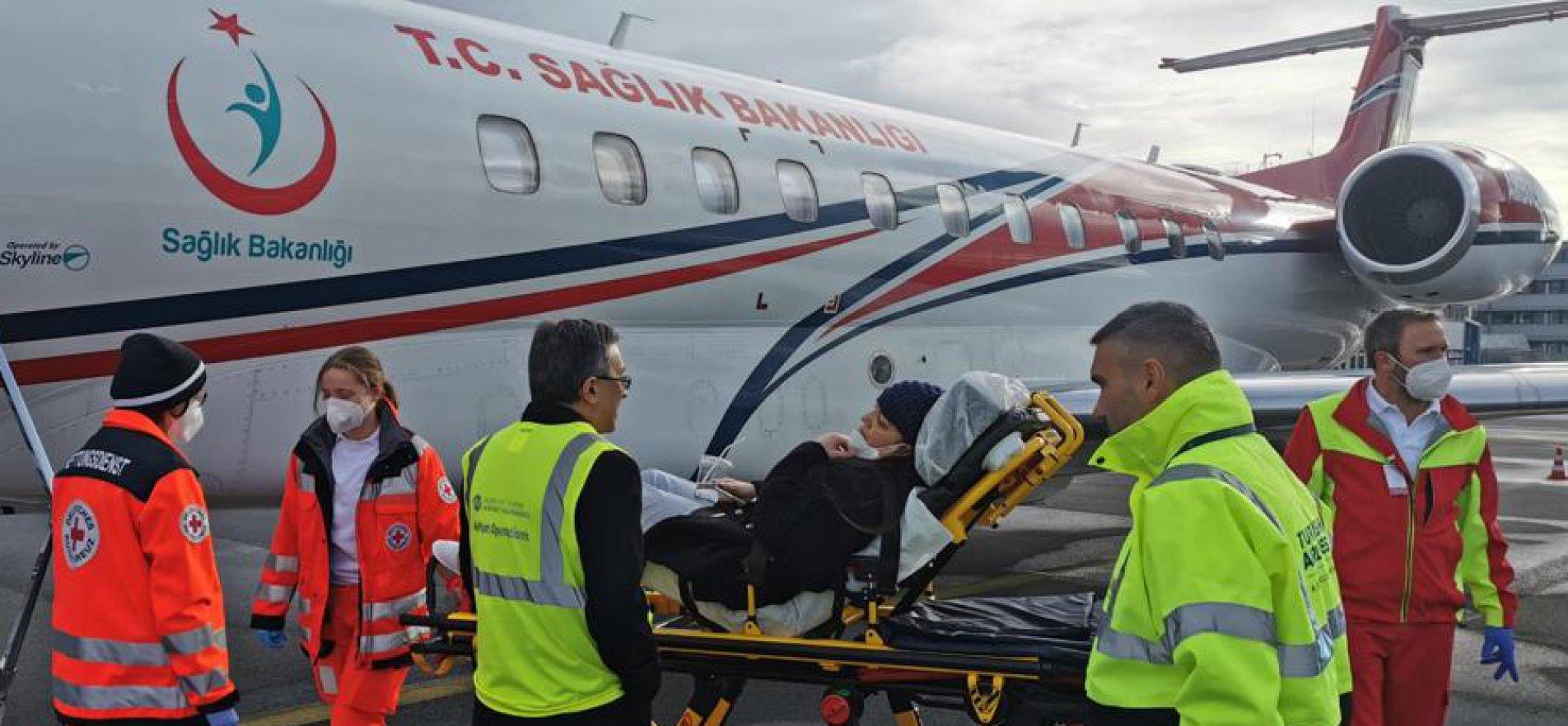 ALMANYA'DA YOĞUN BAKIMDA TEDAVİ GÖREN ÖĞRETMEN, BAKAN ÖZER'İN GİRİŞİMLERİYLE AMBULANS UÇAKLA TÜRKİYE'YE GETİRİLDİ