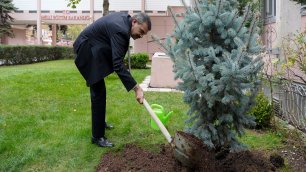 BAKAN TEKİN, MİLLÎ AĞAÇLANDIRMA GÜNÜ'NDE FİDAN DİKTİ